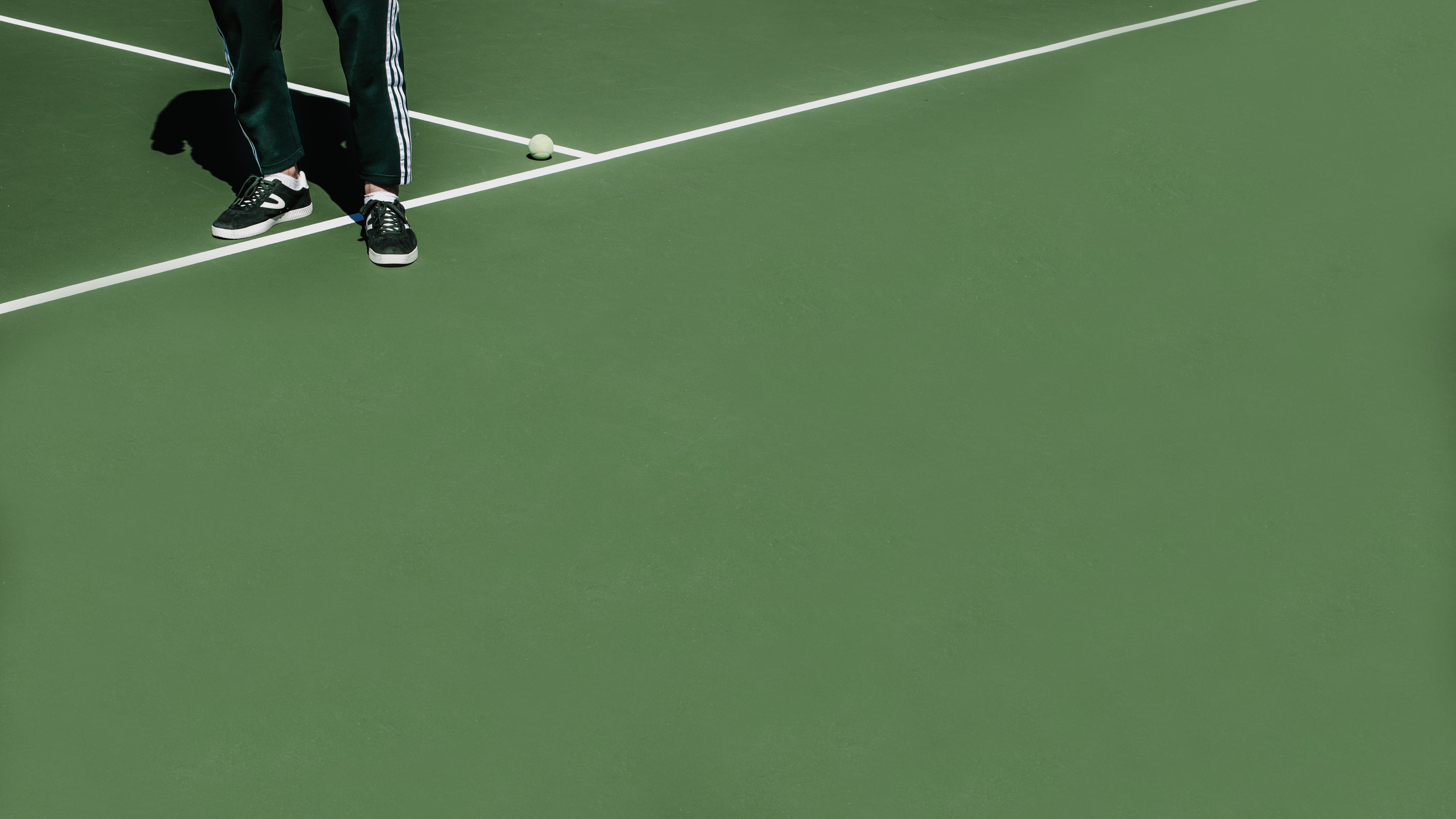 Tennis athlete competing with mental focus and confidence on outdoor court Mack Mental Performance